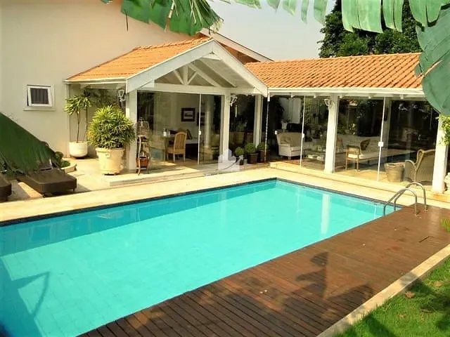 Casa com 1080m² 4 quartos e 5 banheiros, à venda, no bairro Jardim Presidente em Londrina