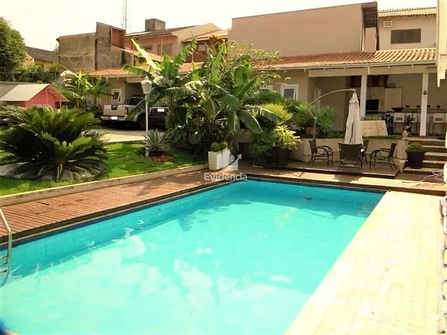 Casa com 1080m² 4 quartos e 5 banheiros, à venda, no bairro Jardim Presidente em Londrina