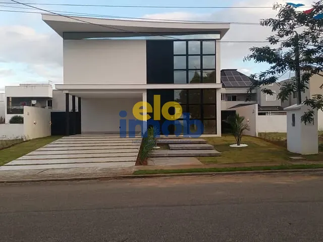 Casa com 278m² 4 quartos e 5 banheiros, à venda, no bairro Universitário em Caruaru