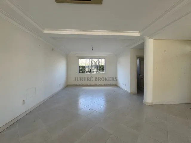 Casa com 450m² 4 quartos e 5 banheiros, à venda, no bairro Jurerê em Florianópolis