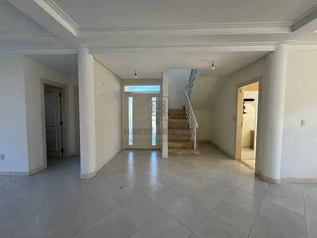 Casa com 450m² 4 quartos e 5 banheiros, à venda, no bairro Jurerê em Florianópolis