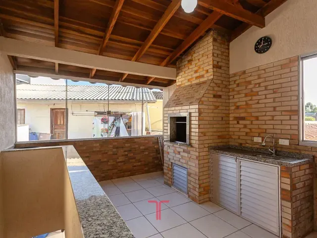 Casa com 200m² 3 quartos e 3 banheiros, à venda, no bairro Fazendinha em Curitiba