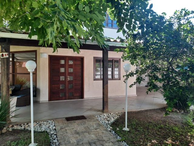 Casa com 625m² 4 quartos e 3 banheiros, à venda, no bairro Camboinhas em Niterói