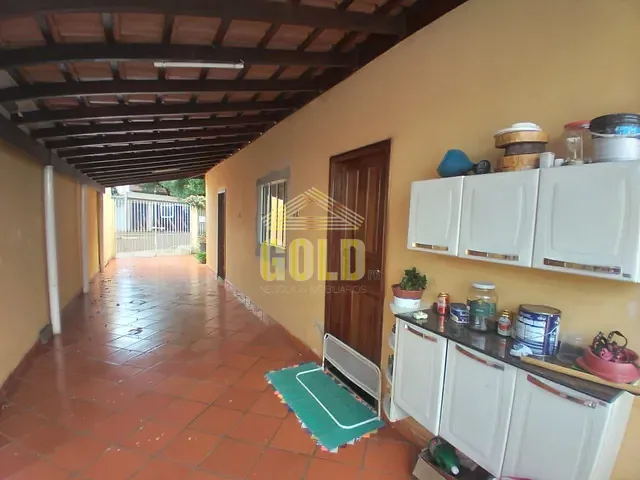 Casa com 275m² 4 quartos e 2 banheiros, à venda, no bairro Arco Íris em Londrina