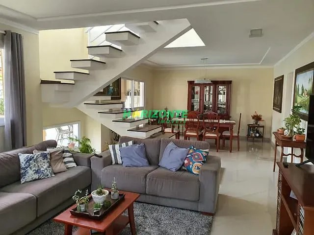 Casa com 306m² 4 quartos e 5 banheiros, à venda, no bairro Urbanova em São José dos Campos
