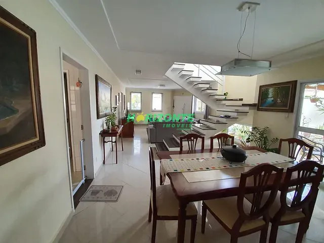 Casa com 306m² 4 quartos e 5 banheiros, à venda, no bairro Urbanova em São José dos Campos