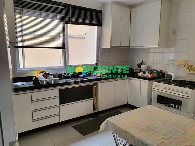 Casa com 306m² 4 quartos e 5 banheiros, à venda, no bairro Urbanova em São José dos Campos
