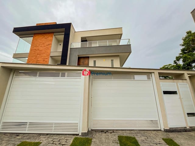 Casa 4 quartos e 6 banheiros, à venda, no bairro Vargem Pequena em Rio de Janeiro