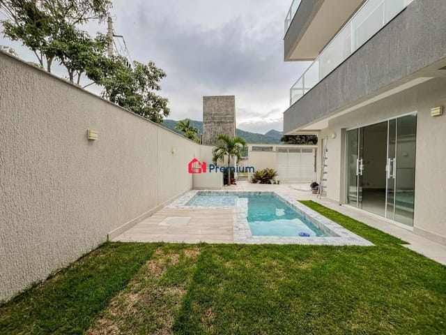Casa 4 quartos e 6 banheiros, à venda, no bairro Vargem Pequena em Rio de Janeiro