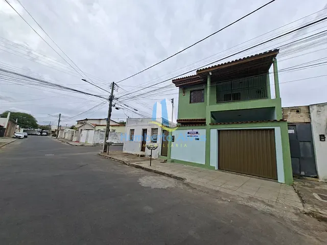 Casa 4 quartos e 2 banheiros, à venda, no bairro Alto Maron em Vitória da Conquista