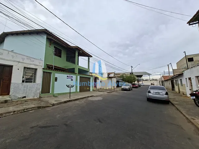 Casa 4 quartos e 2 banheiros, à venda, no bairro Alto Maron em Vitória da Conquista