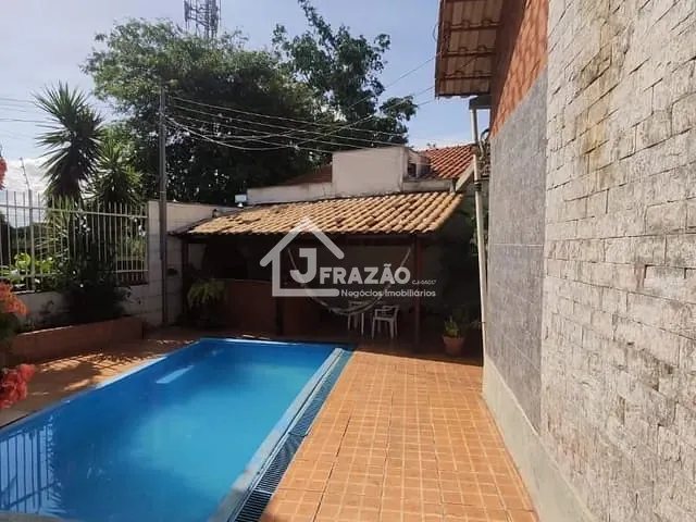 Casa com 571m² 3 quartos e 5 banheiros, à venda, no bairro Parque Industrial de Goiânia em Goiânia