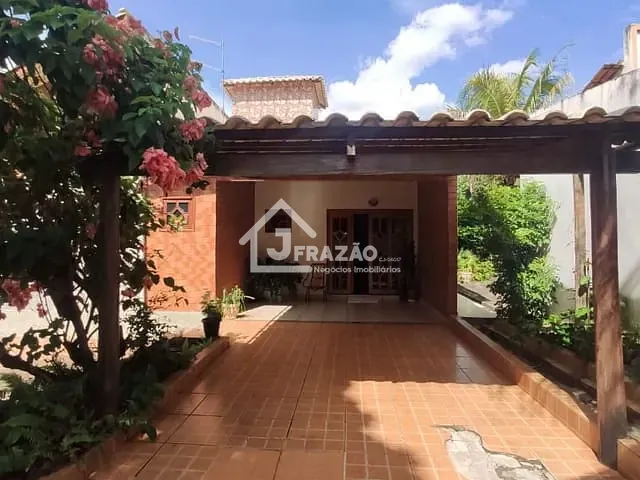 Casa com 571m² 3 quartos e 5 banheiros, à venda, no bairro Parque Industrial de Goiânia em Goiânia