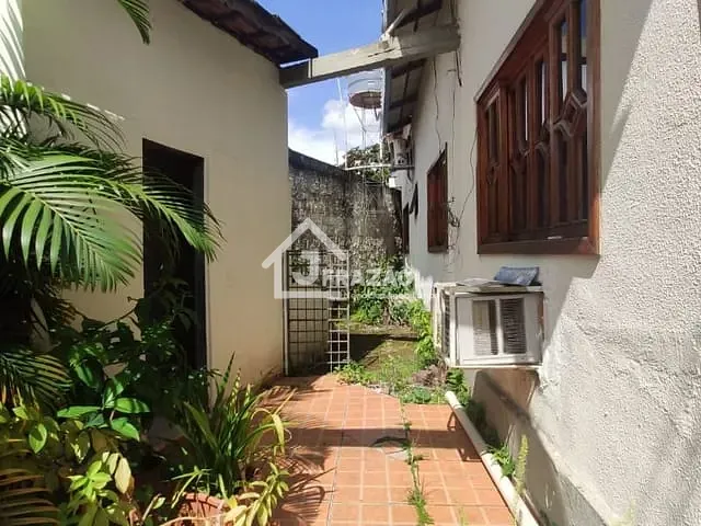 Casa com 571m² 3 quartos e 5 banheiros, à venda, no bairro Parque Industrial de Goiânia em Goiânia