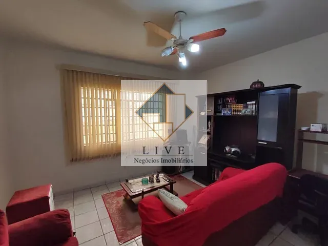Casa com 256m² 2 quartos e 1 banheiro, à venda, no bairro Vila Rossi Borghi e Siqueira em Campinas