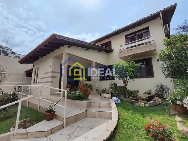 Casa com 227m² 4 quartos e 5 banheiros, à venda, no bairro Centro em Concórdia