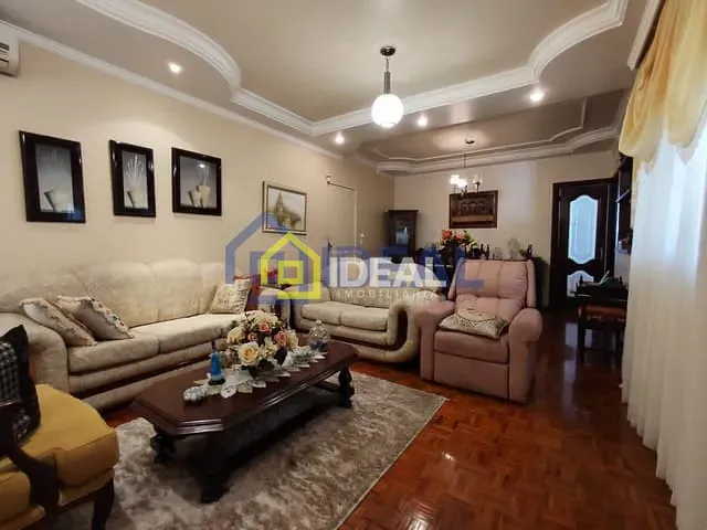 Casa com 227m² 4 quartos e 5 banheiros, à venda, no bairro Centro em Concórdia