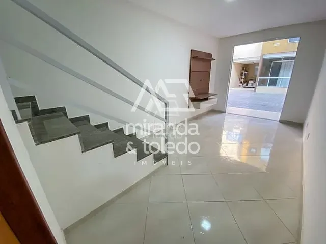 Casa com 79m² 2 quartos e 3 banheiros, à venda, no bairro Lagoa Funda em Guarapari