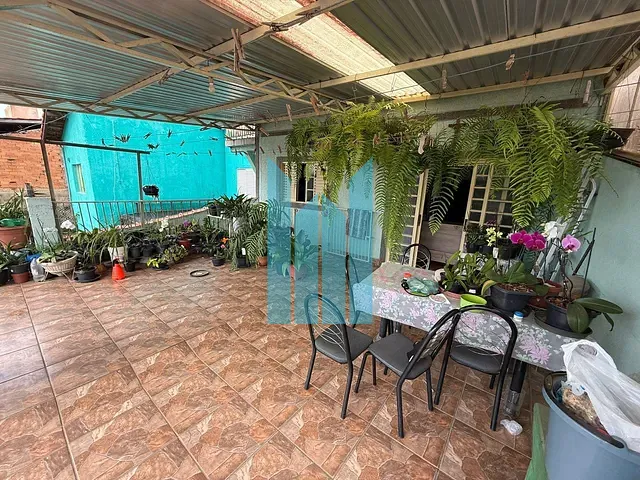 Casa 4 quartos e 3 banheiros, à venda, no bairro Parque São Sebastião em Poços de Caldas