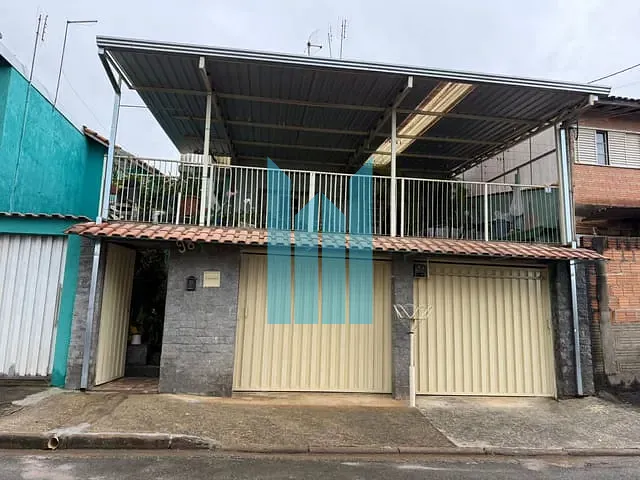 Casa 4 quartos e 3 banheiros, à venda, no bairro Parque São Sebastião em Poços de Caldas