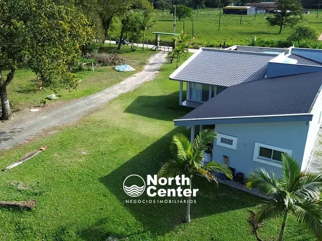 Casa com 8388m² 3 quartos e 3 banheiros, à venda, no bairro Pinheiros em Balneário Barra do Sul