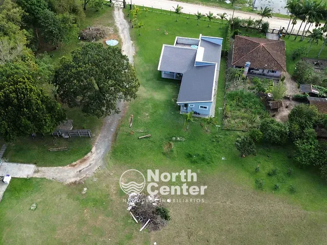 Casa com 8388m² 3 quartos e 3 banheiros, à venda, no bairro Pinheiros em Balneário Barra do Sul