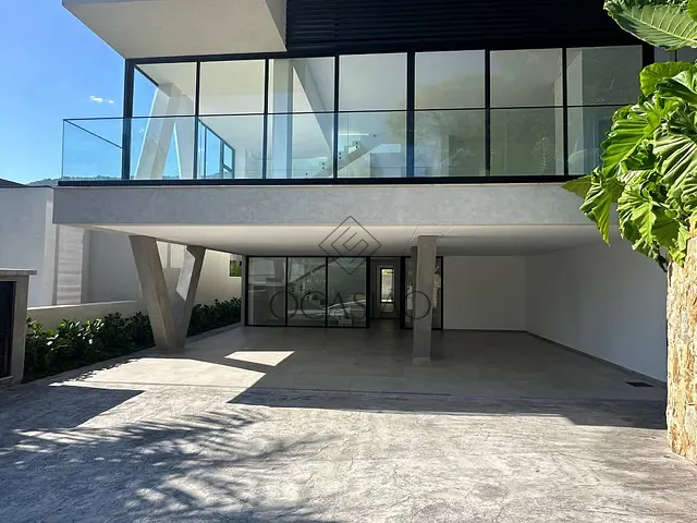 Casa 4 quartos e 4 banheiros, à venda, no bairro Barra em Balneário Camboriú