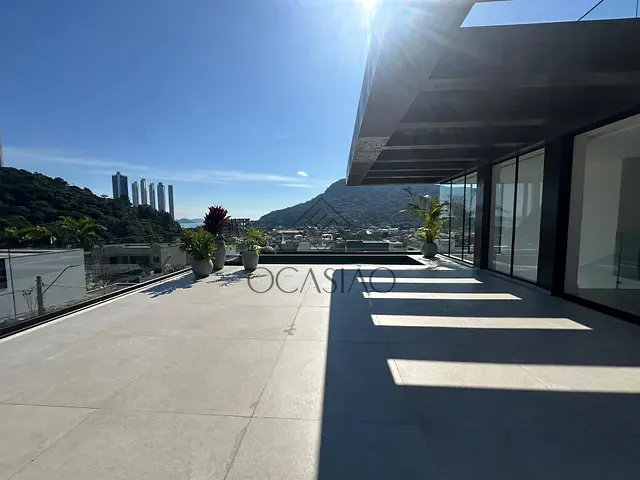 Casa 4 quartos e 4 banheiros, à venda, no bairro Barra em Balneário Camboriú
