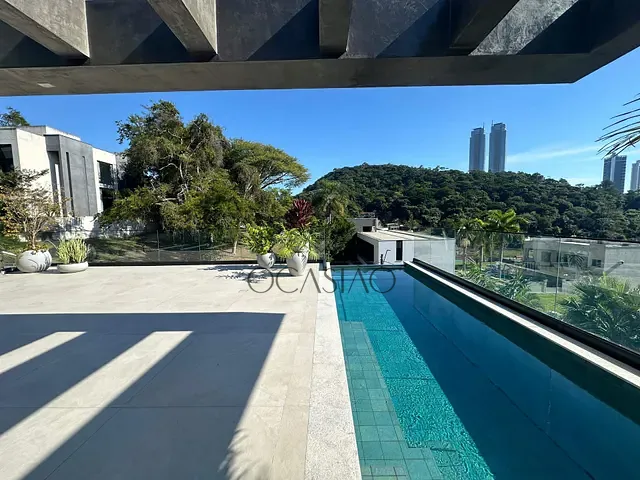 Casa 4 quartos e 4 banheiros, à venda, no bairro Barra em Balneário Camboriú