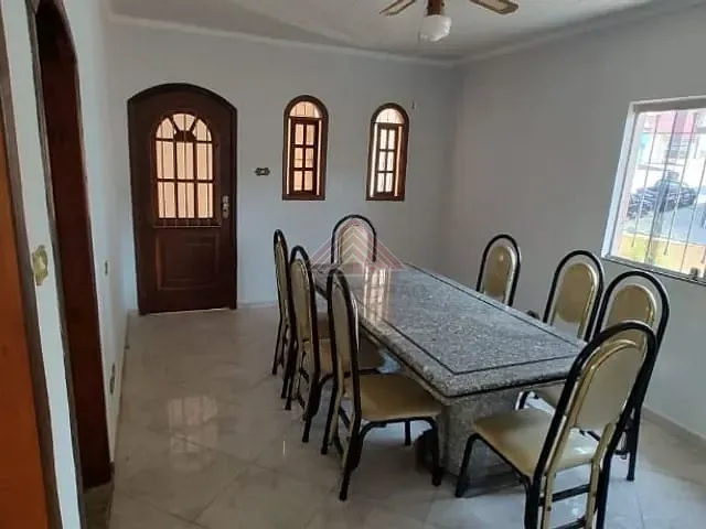 Casa com 250m² 3 quartos e 2 banheiros, para alugar, no bairro Vila Bocaina em Mauá