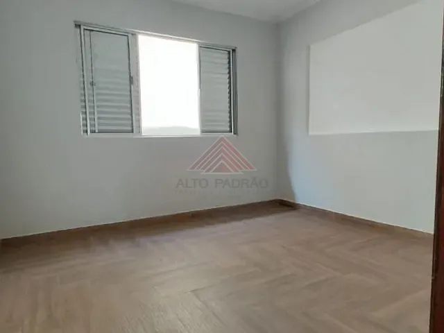 Casa com 250m² 3 quartos e 2 banheiros, para alugar, no bairro Vila Bocaina em Mauá