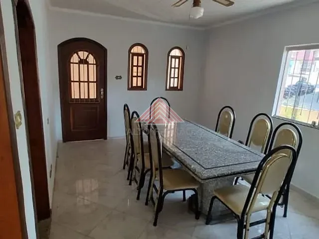 Casa com 250m² 3 quartos e 2 banheiros, para alugar, no bairro Vila Bocaina em Mauá