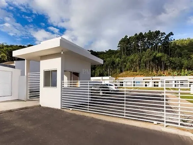 Casa 2 quartos e 2 banheiros, à venda, no bairro Rio Pequeno em Camboriú