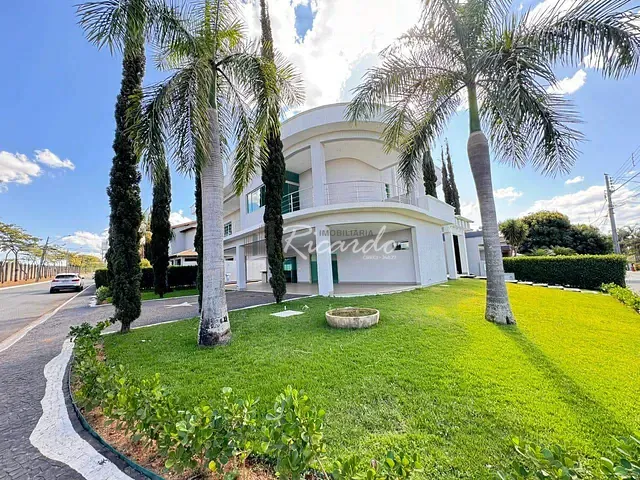 Casa com 616m² 5 quartos e 7 banheiros, à venda, no bairro Jardins Madri em Goiânia