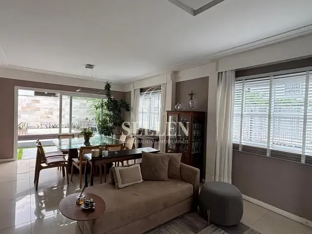 Casa com 450m² 3 quartos e 6 banheiros, para alugar, no bairro Cabeçudas em Itajaí