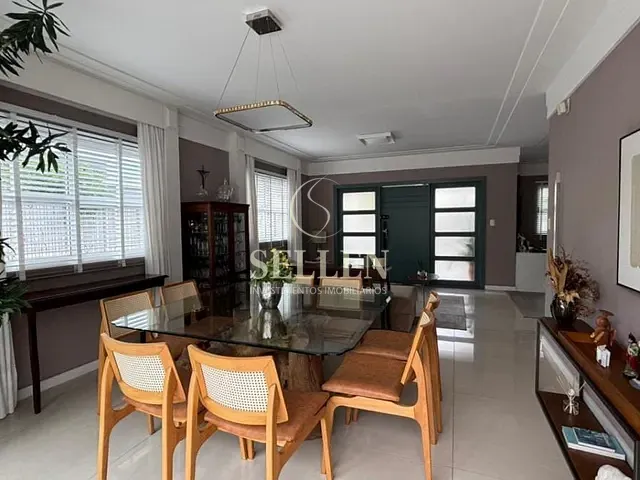 Casa com 450m² 3 quartos e 6 banheiros, para alugar, no bairro Cabeçudas em Itajaí