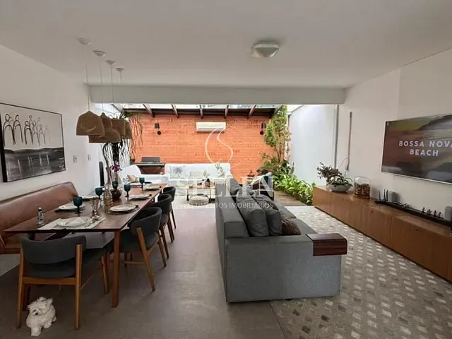 Casa com 450m² 3 quartos e 6 banheiros, para alugar, no bairro Cabeçudas em Itajaí