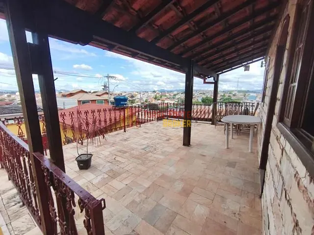 Casa 2 quartos e 3 banheiros, à venda, no bairro Pedra Azul em Contagem