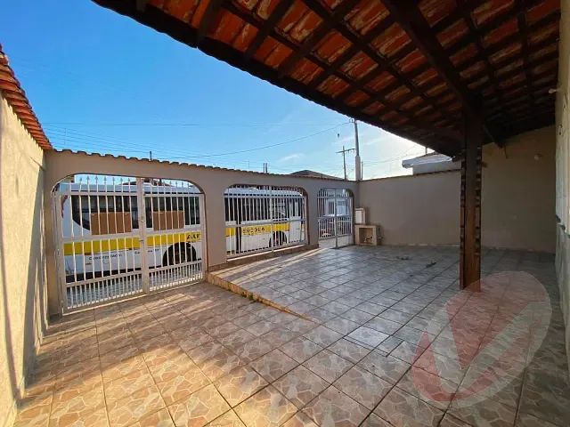 Casa com 250m² 5 quartos e 2 banheiros, à venda ou para alugar, no bairro Real em Praia Grande