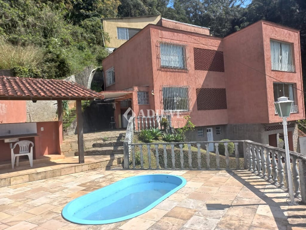 Casa à venda com 4 quartos, 148m² - Foto 2