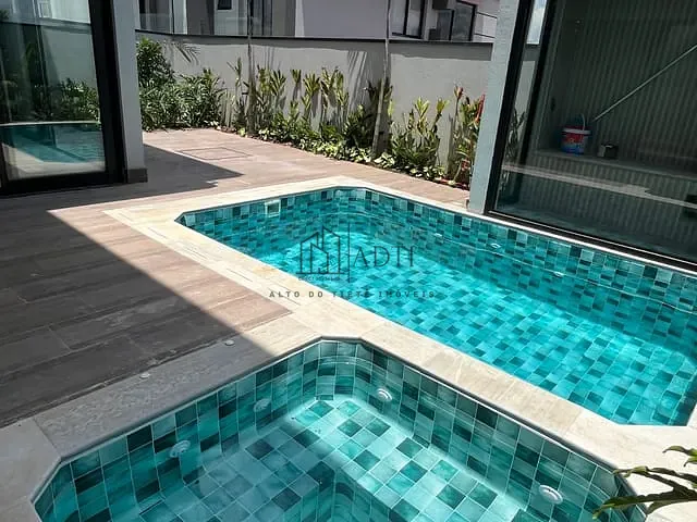 Casa 4 quartos e 1 banheiro, à venda, no bairro Cézar de Souza em Mogi das Cruzes