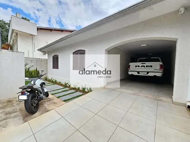 Casa com 360m² 3 quartos e 2 banheiros, à venda, no bairro NOVA JACAREZINHO em Jacarezinho