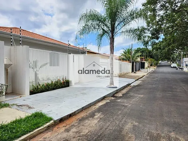 Casa com 360m² 3 quartos e 2 banheiros, à venda, no bairro NOVA JACAREZINHO em Jacarezinho