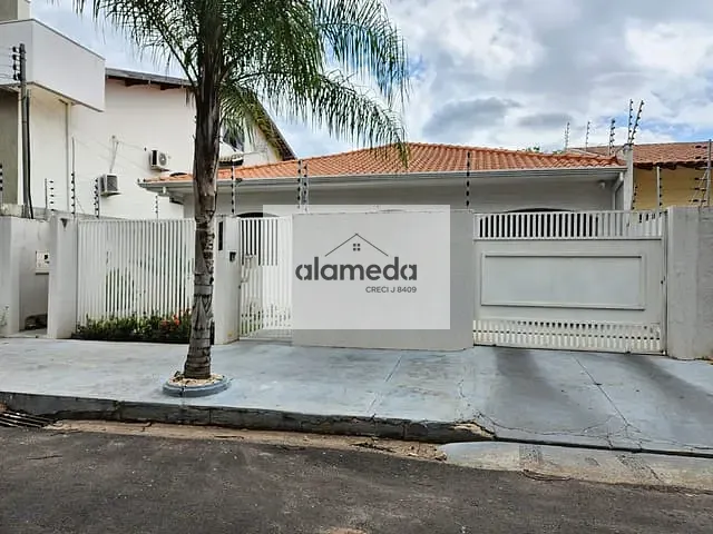 Casa com 360m² 3 quartos e 2 banheiros, à venda, no bairro NOVA JACAREZINHO em Jacarezinho