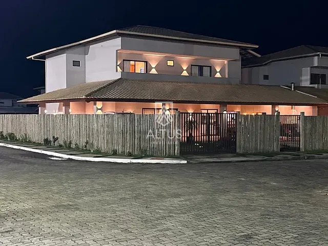 Casa 6 quartos e 1 banheiro, à venda, no bairro Olivença em Ilhéus