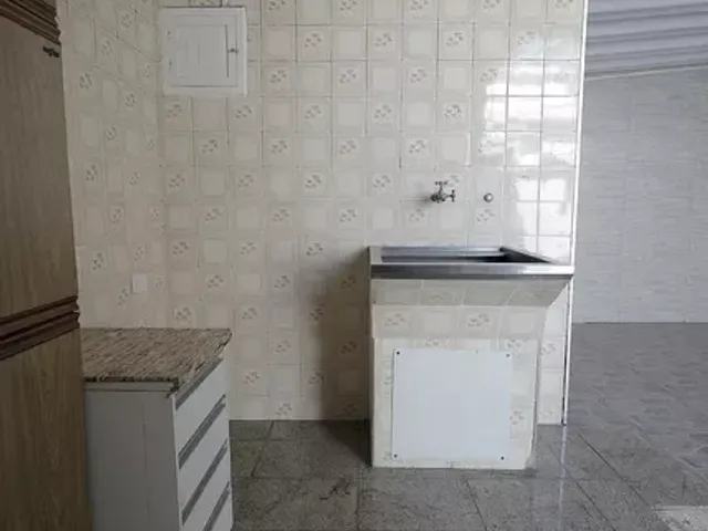 Casa 2 quartos e 1 banheiro, para alugar, no bairro Parque Erasmo Assunção em Santo André