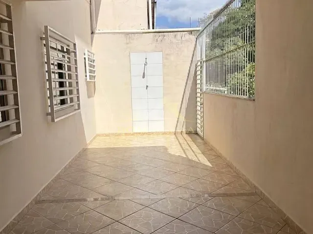 Casa com 367m² 4 quartos e 1 banheiro, à venda, no bairro Carlos Chagas em Juiz de Fora