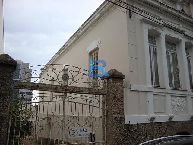 Casa com 732m² 5 quartos e 1 banheiro, à venda, no bairro Centro em Itatiba