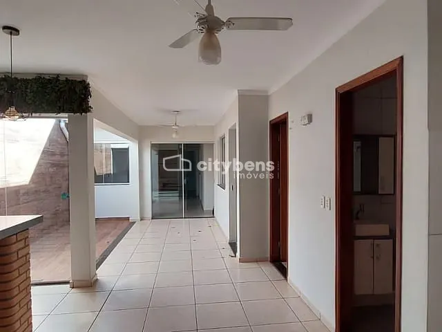 Casa 2 quartos e 2 banheiros, à venda, no bairro Aeroporto em Araçatuba