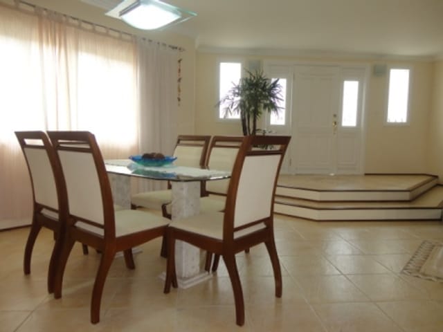 Casa à venda 3 Quartos, 1 Suite, 4 Vagas, 233M², Parque Dom Henrique, Cotia - SP